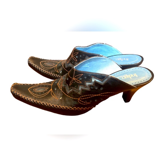 Indigo by Clark’s Western Boot Style Slip on Shoes. - Picture 3 of 8